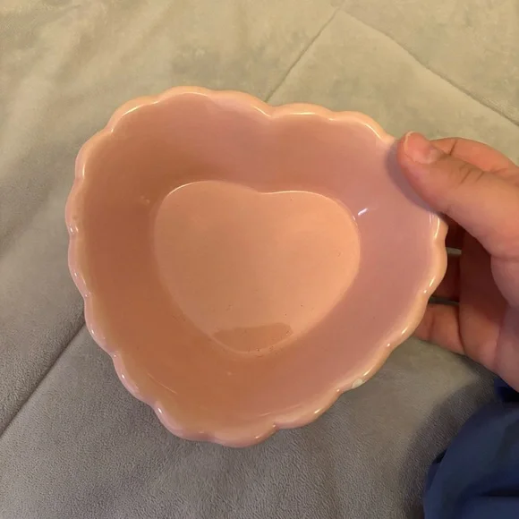 Pink Heart Shaped Scalloped Pedestal Ceramic Bowl - Picture 11 of 16